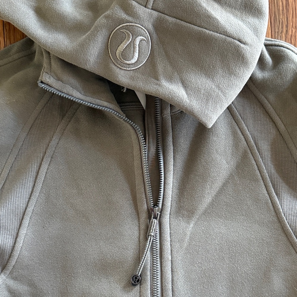 Lululemon Scuba Hoodie - Picture 4 of 4